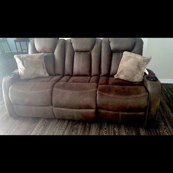 Couch - Picture 4 of 6